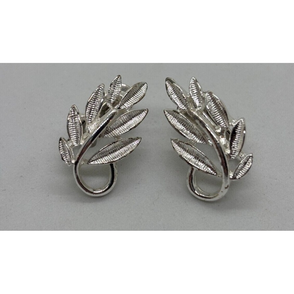 Vintage Earrings Delicate Leaf Signed Silver Tone‎ Napier Clip On